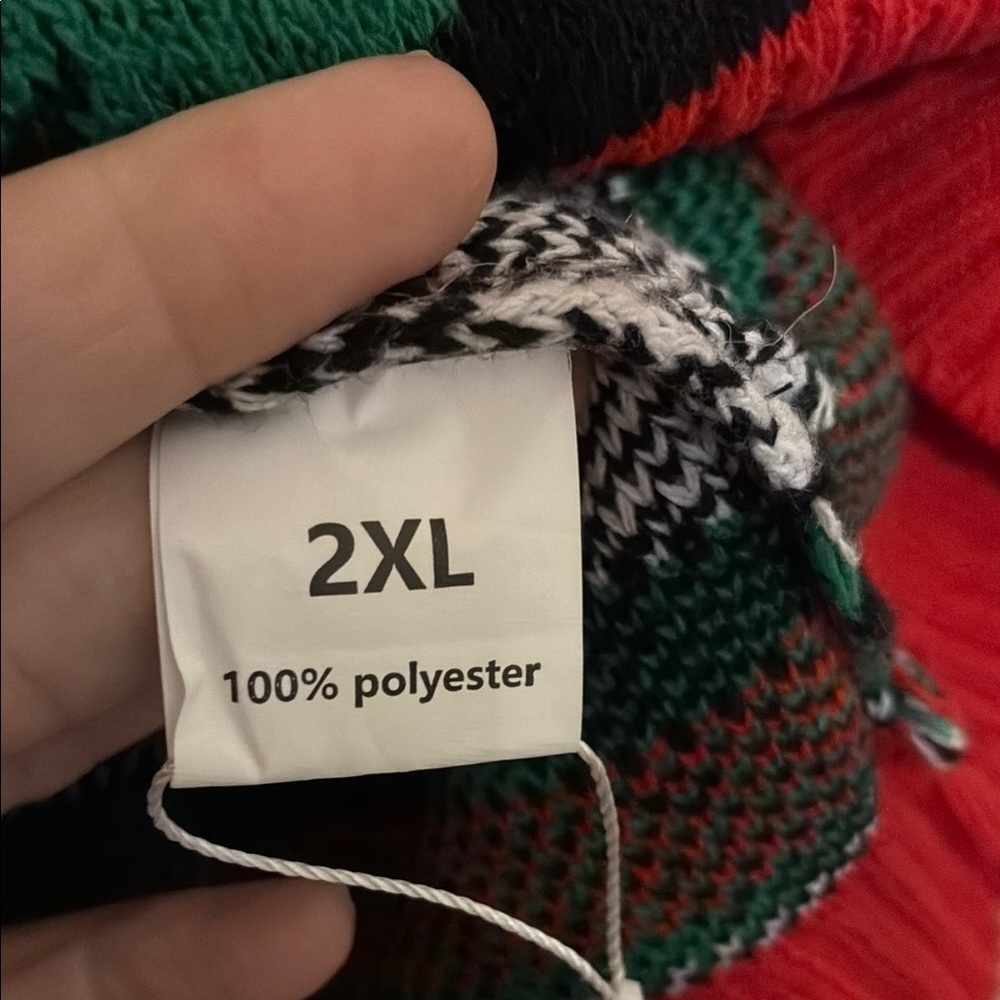 New 🆕 Festive Red and Green Cardigan 2X - Picture 3 of 7